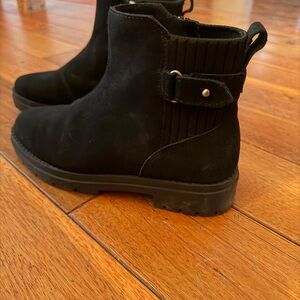Toms Black Ankle Boots Like New.